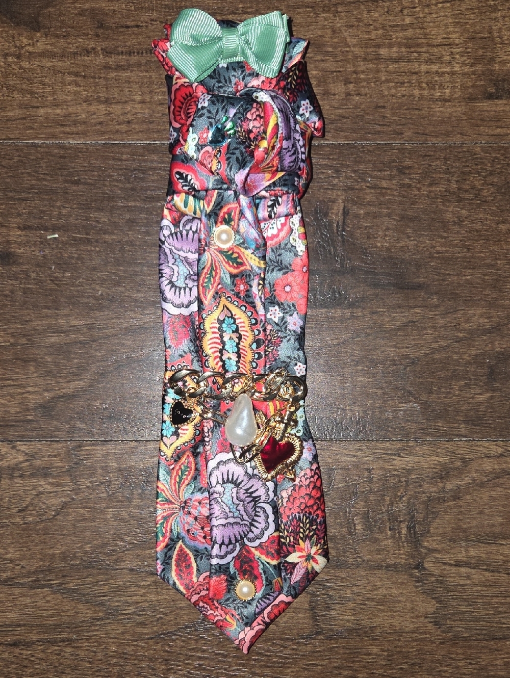 "ALIVE" Floral Pattern Women’s Neck Scarf with Charm Accent - Multicolor
